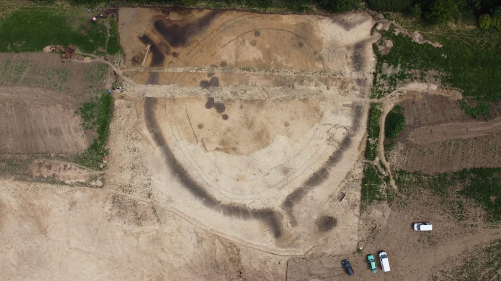 أقدم من أهرام مصر.. علماء آثار يكتشفون مبنى دائرياً عمره 7 آلاف عام