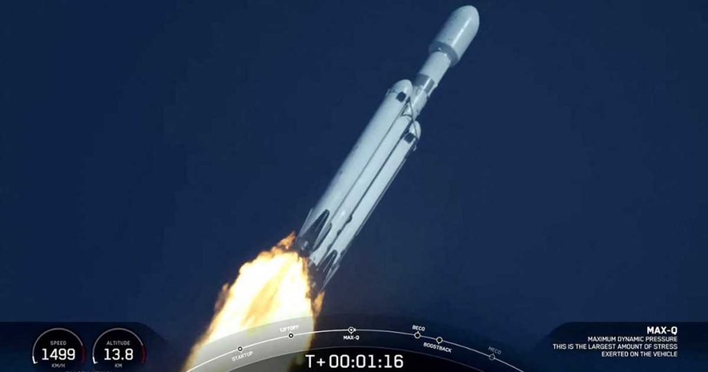 “نيكول” تجبر “ناسا” على تأجيل إطلاق صاروخ القمر