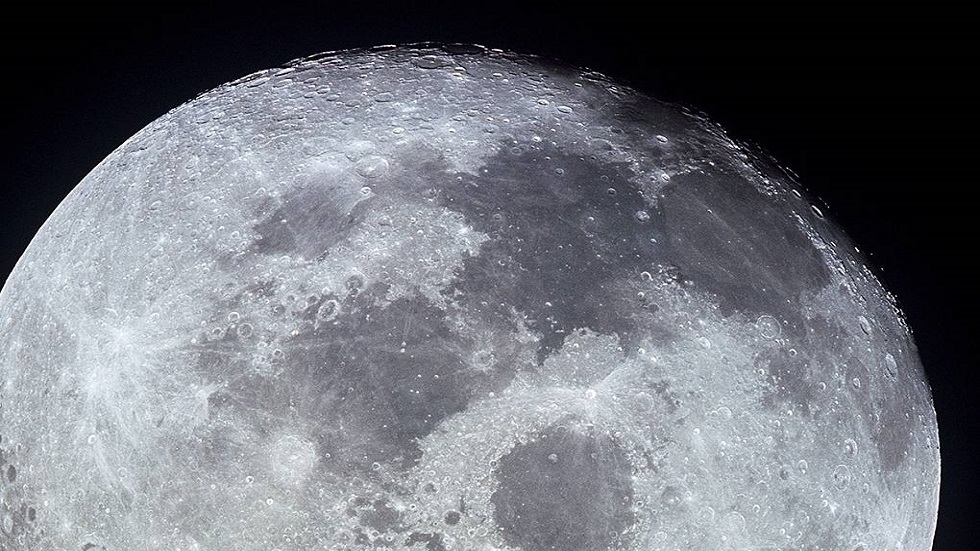 علماء يعثرون على آثار براكين قديمة في صخور جلبها مسبار شانجي من القمر