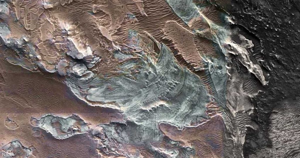 سمات لنهر جليدي.. اكتشاف على كوكب المريخ يقلب الموازين