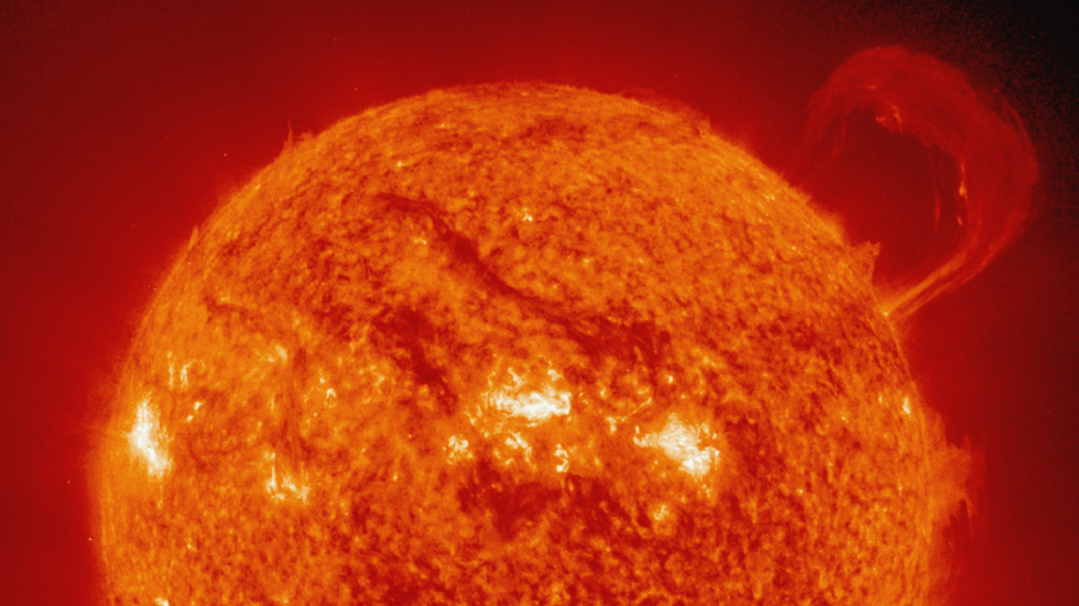 “إعصار شمسي” يطلق دوامة ارتفاعها إلى 120 ألف كلم عن سطح الشمس