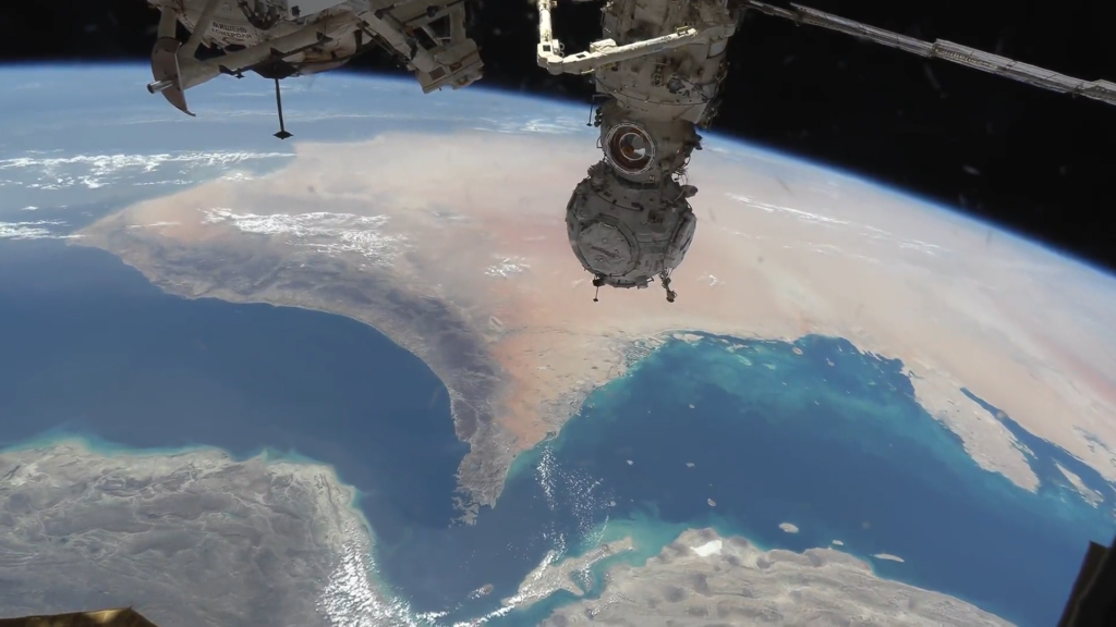في فيديو مثير.. رائد الفضاء الإماراتي يصور مدن الجزيرة العربية من المحطة الدولية