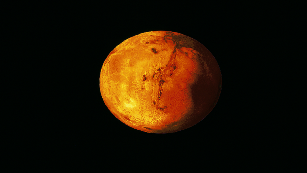 احتمال وجود ماء سائل على سطح المريخ.. نتائج جديدة من المركبة الجوالة الصينية