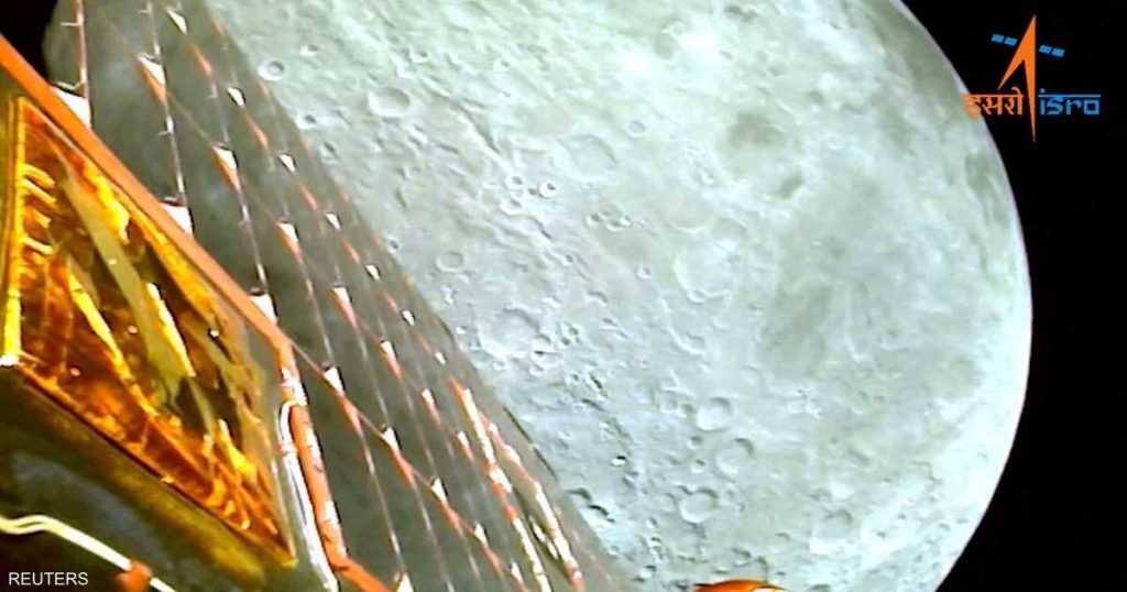 مركبة الفضاء الهندية تهبط بسلام على القمر