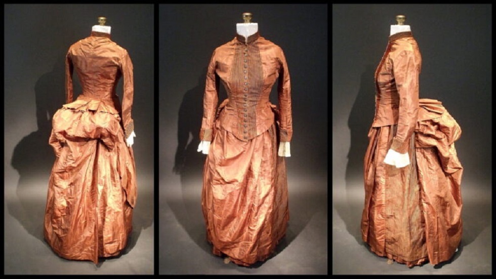 حل لغز عبارات غامضة مخبأة في فستان حريري منذ عام 1888